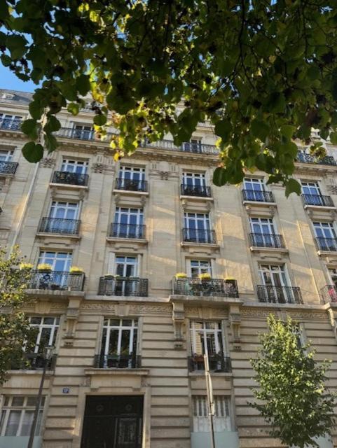 Un Cosy Au Coeur De 17 Batignolles , Monceau * Parijs